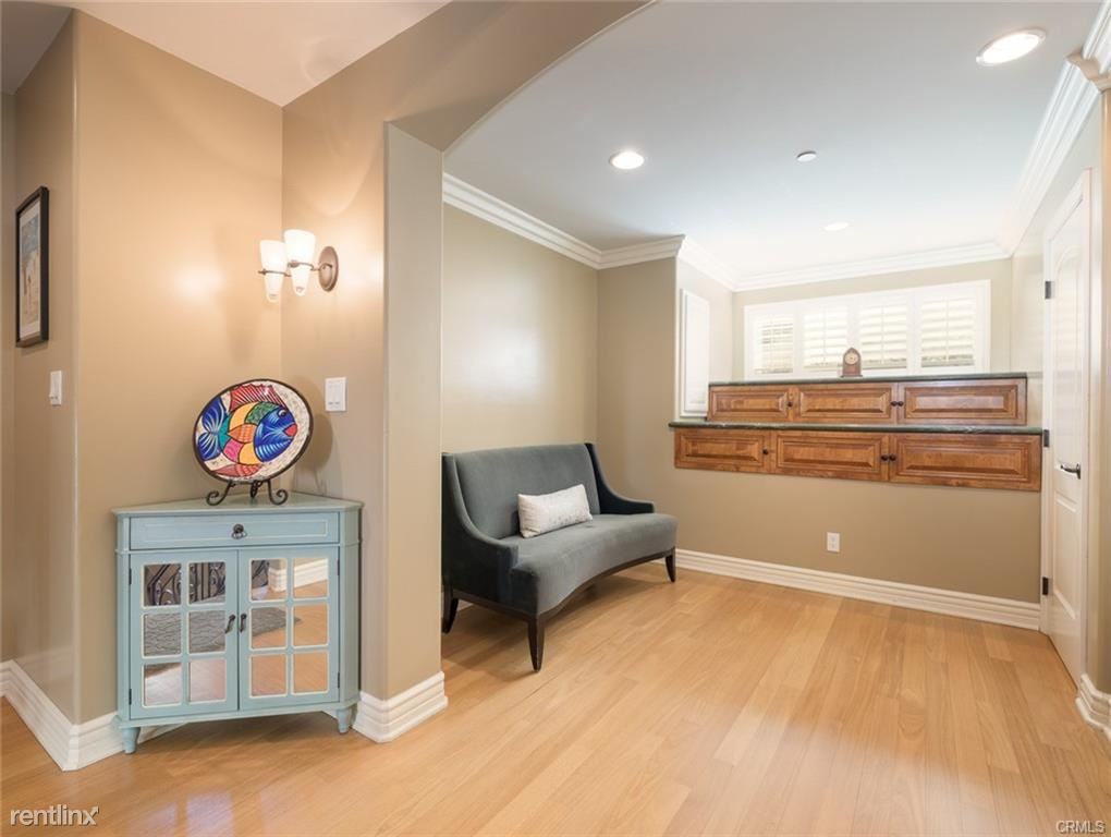 424 N Broadway #C - Photo 2 of 8