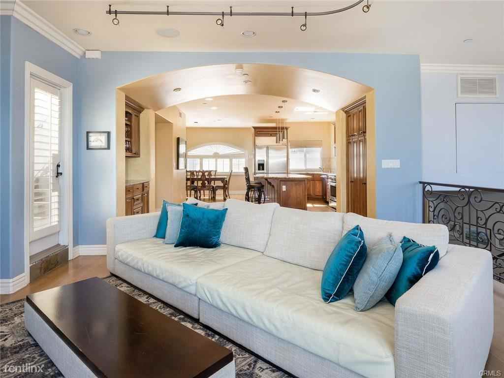 424 N Broadway #C - Photo 3 of 8