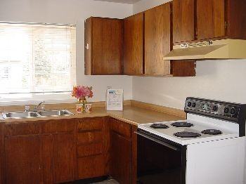 1605 Genoa St - Photo 2 of 5
