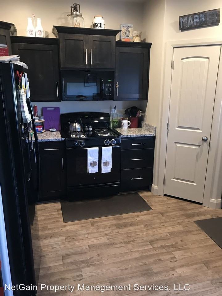 245 E 3025 N - Photo 3 of 10
