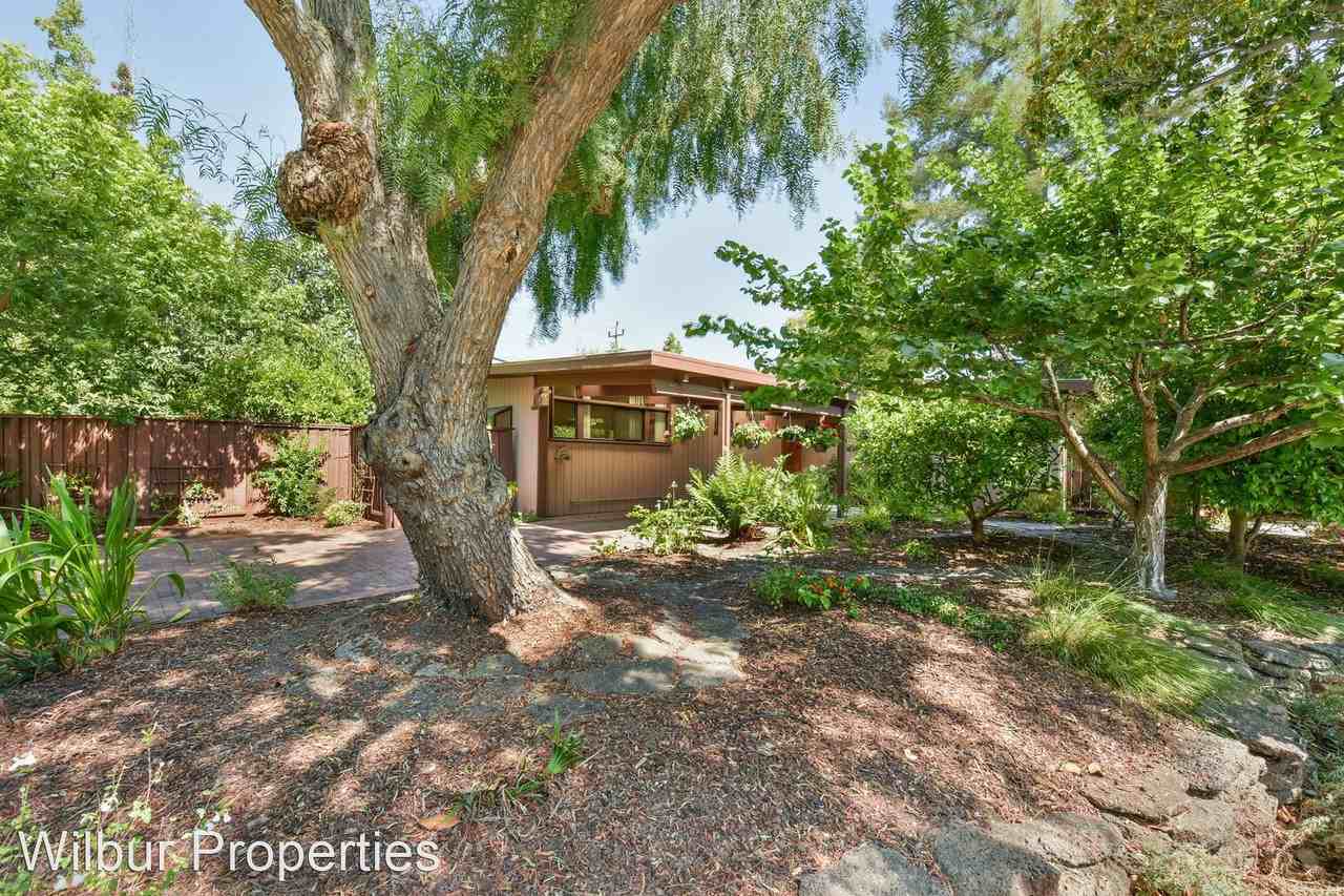 58 Roosevelt Cir - Photo 2 of 29