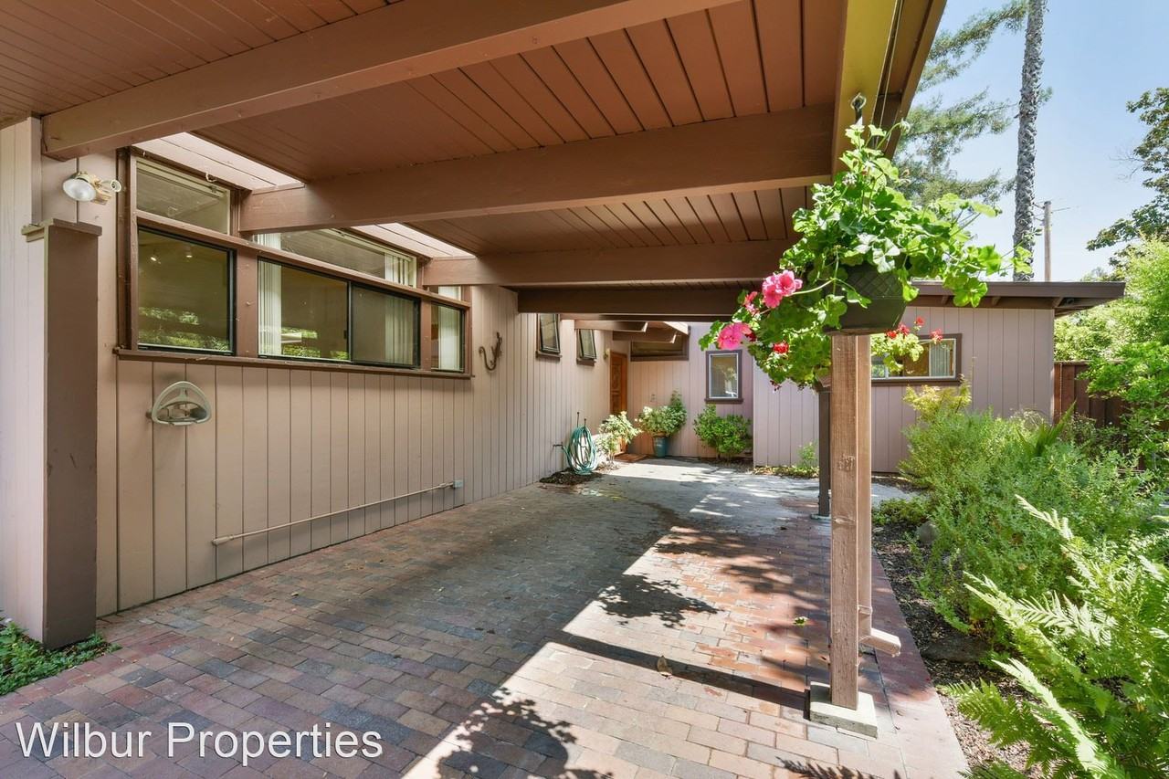 58 Roosevelt Cir - Photo 3 of 29