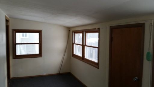 709 W Fulton St - Photo 3 of 11