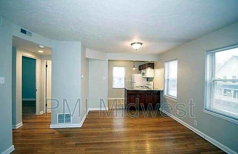 140 E 19th St - Photo 3 of 17