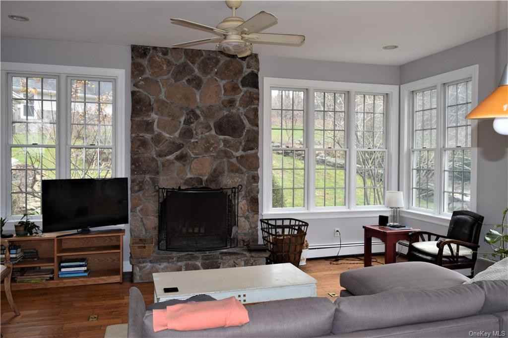 189 Colonial Hill Rd - Photo 3 of 26