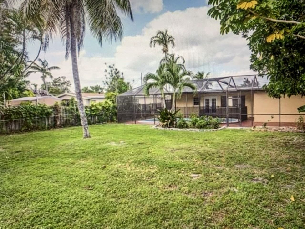 3380 Nw 39th St - Photo 2 of 12