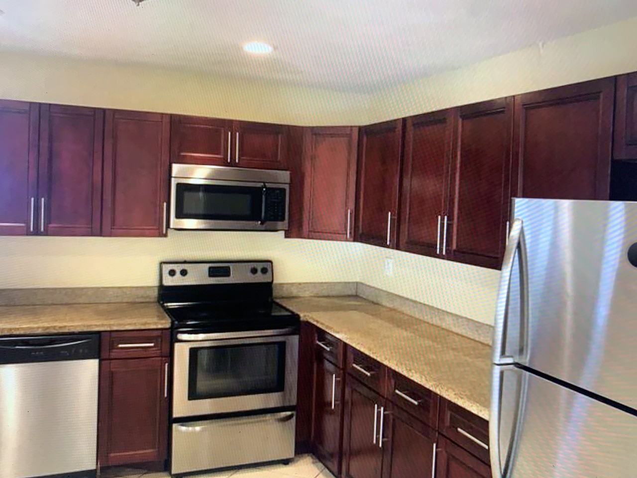 3380 Nw 39th St - Photo 3 of 12