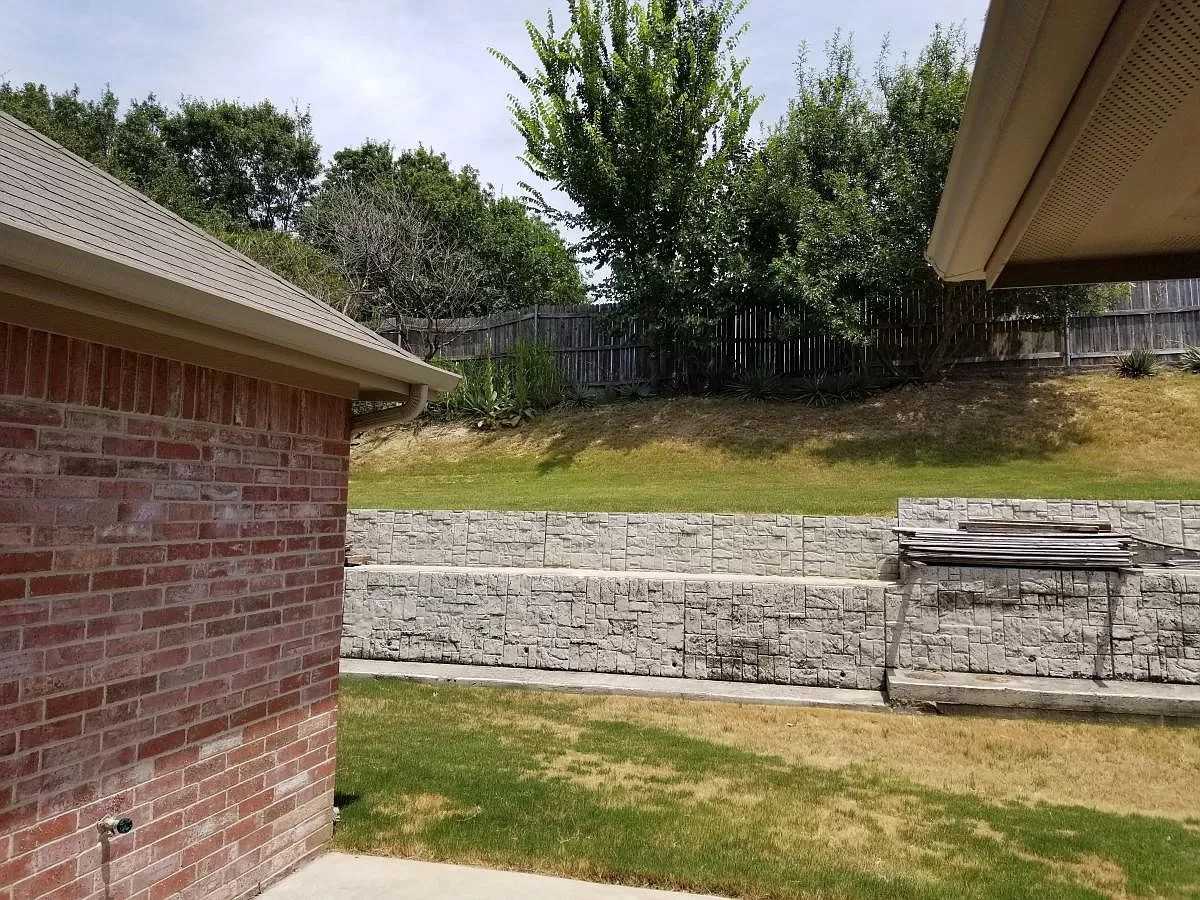 223 Carriage Dr - Photo 3 of 10