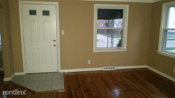 19353 Garfield - Photo 3 of 11