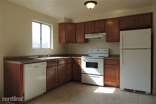 LaMont Townhouses - Photo 3 of 8