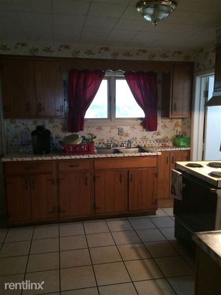 54 Marion Ave - Photo 3 of 8