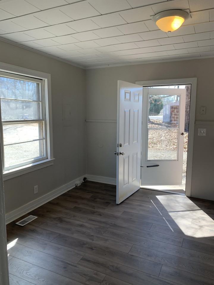 317 Morris St #1 - Photo 5 of 10