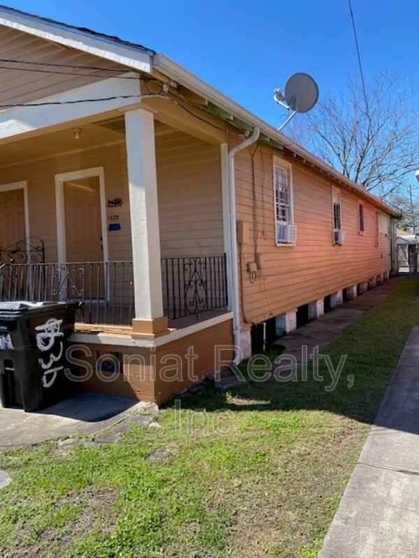 1638 Music St - Photo 2 of 13