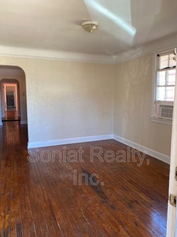 1638 Music St - Photo 3 of 13