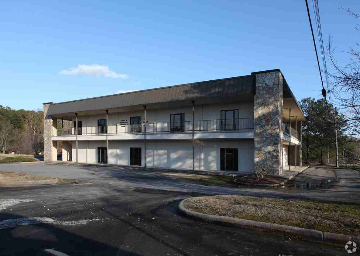 2710 Sheraton Dr - Photo 4 of 10