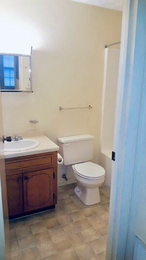 220 Laurel Ave #1F - Photo 4 of 10