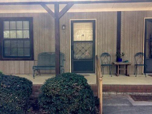 220 Laurel Ave #1F - Photo 2 of 10