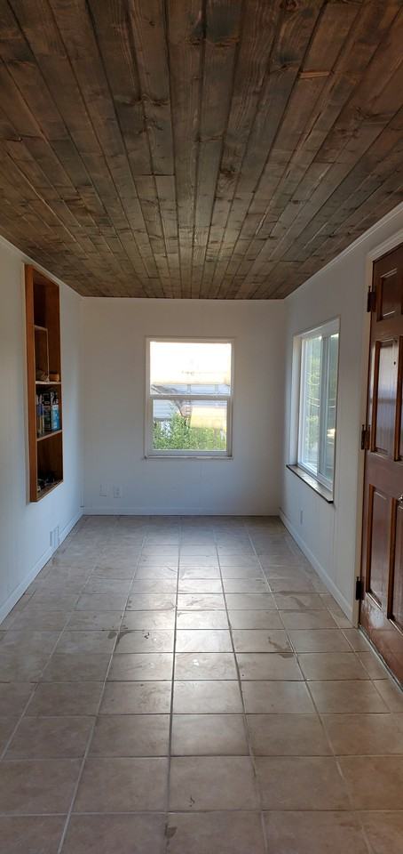 720 7th St - Photo 2 of 7