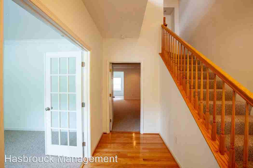 713 Rainier Rd - Photo 3 of 17