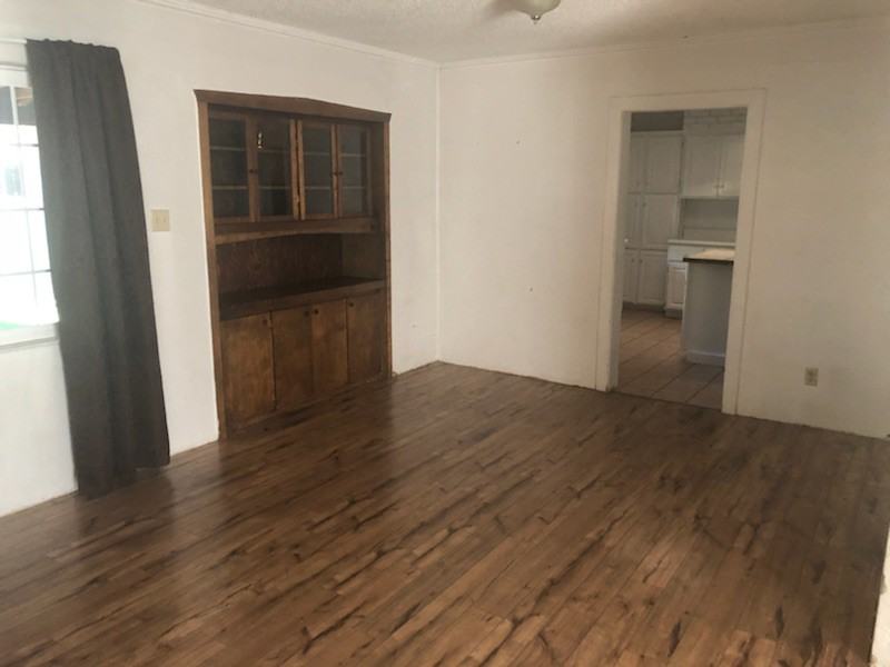 393 Raymond Dr - Photo 3 of 8