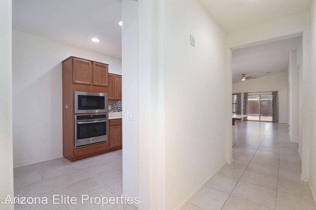 2354 E Bellerive Dr - Photo 3 of 45