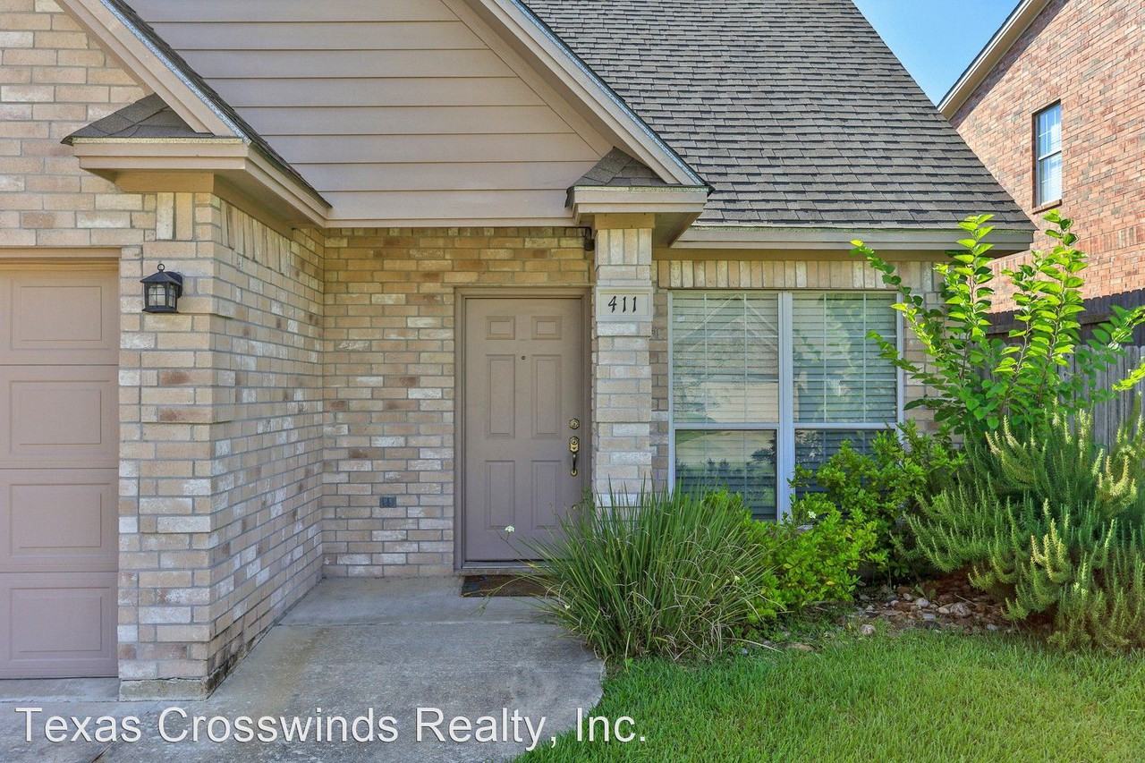 411 Montauk Ct - Photo 3 of 22