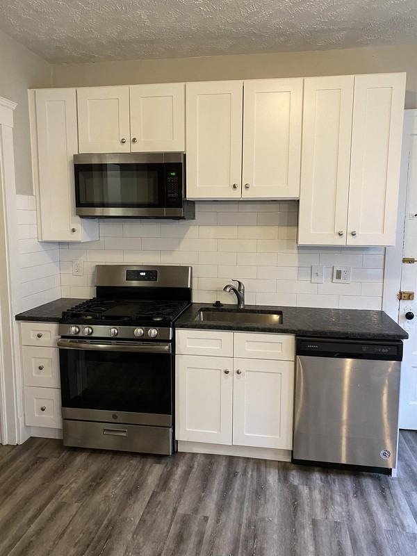 2810 2810 York Avenue - Down - Photo 2 of 12