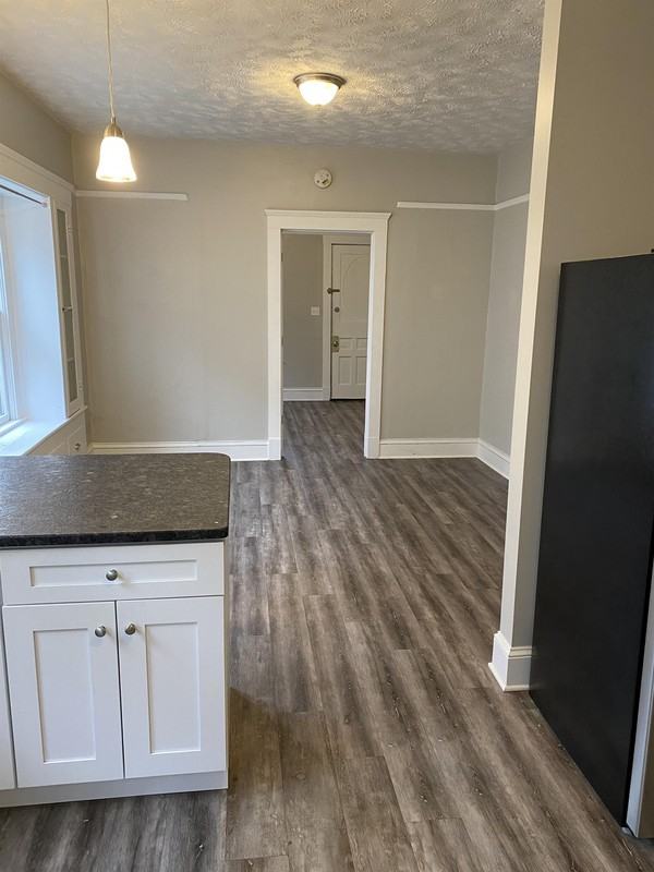2810 2810 York Avenue - Down - Photo 3 of 12