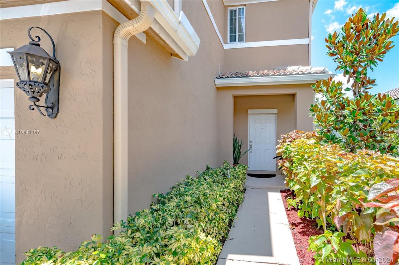 1528 Salerno Circle - Photo 2 of 18