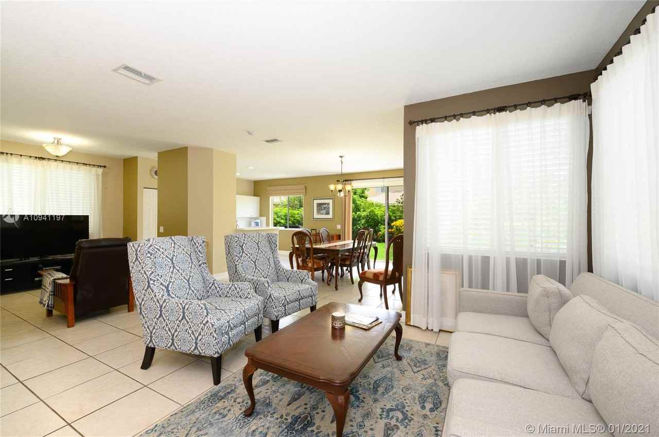1528 Salerno Circle - Photo 3 of 18