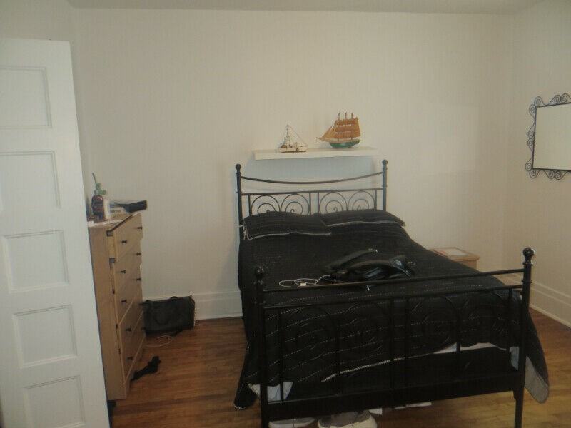 1033 Av Girouard - Photo 3 of 9