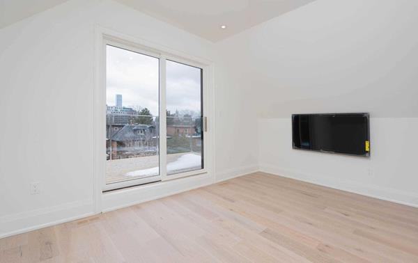 49 Woodlawn Avenue East - Photo 3 of 23