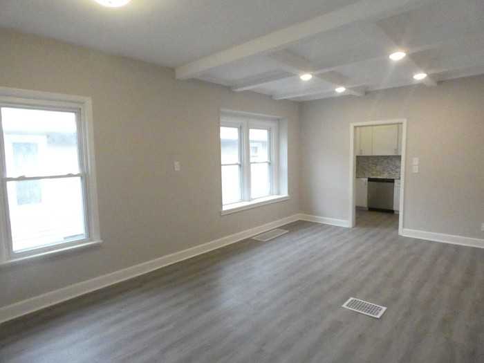 1004 E 22nd Ave - Photo 3 of 10