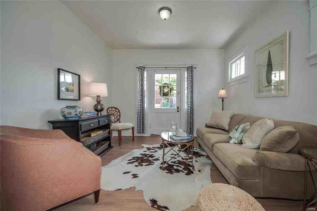 1111 Blendon Place - Photo 2 of 16