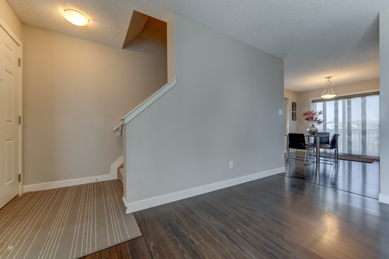 12004 35 - Photo 5 of 32