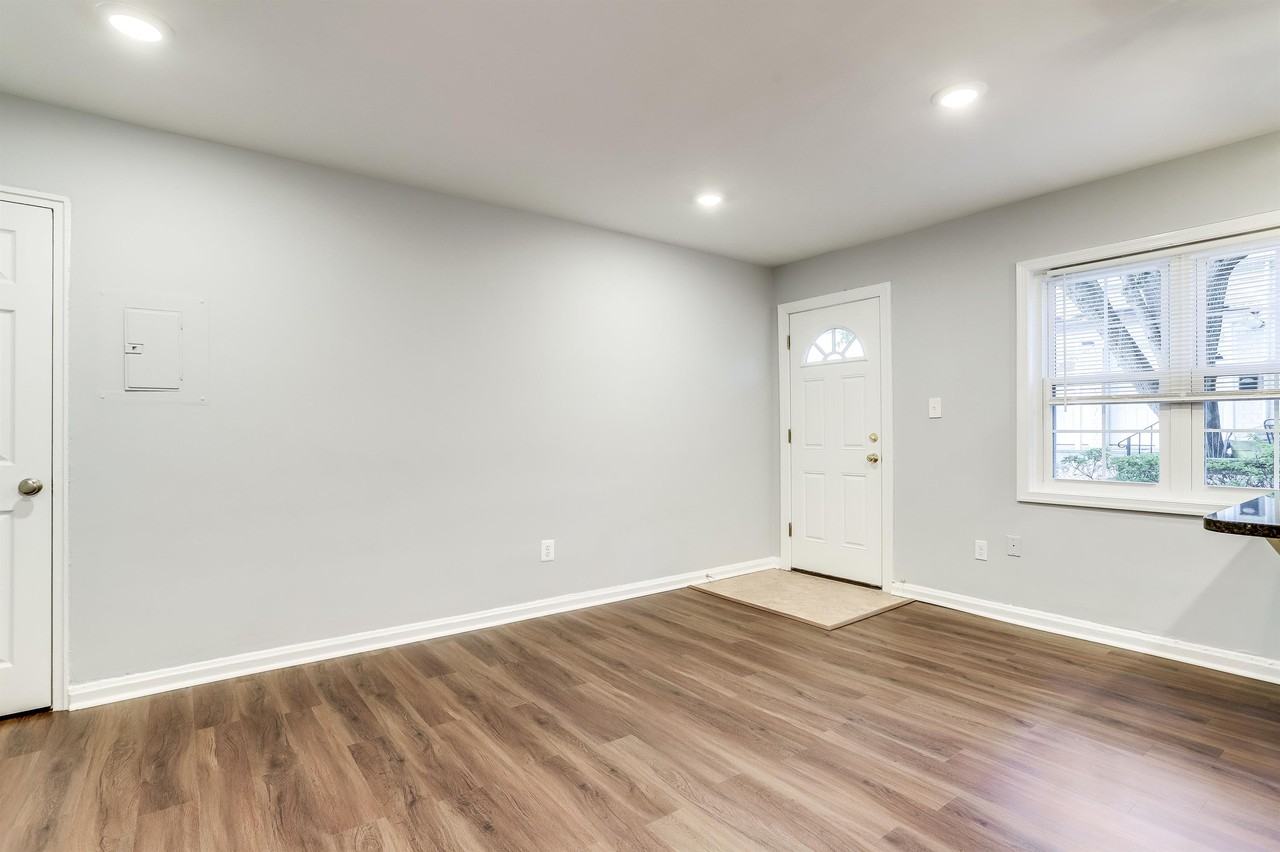 1941 N Cameron St #4 - Photo 3 of 15