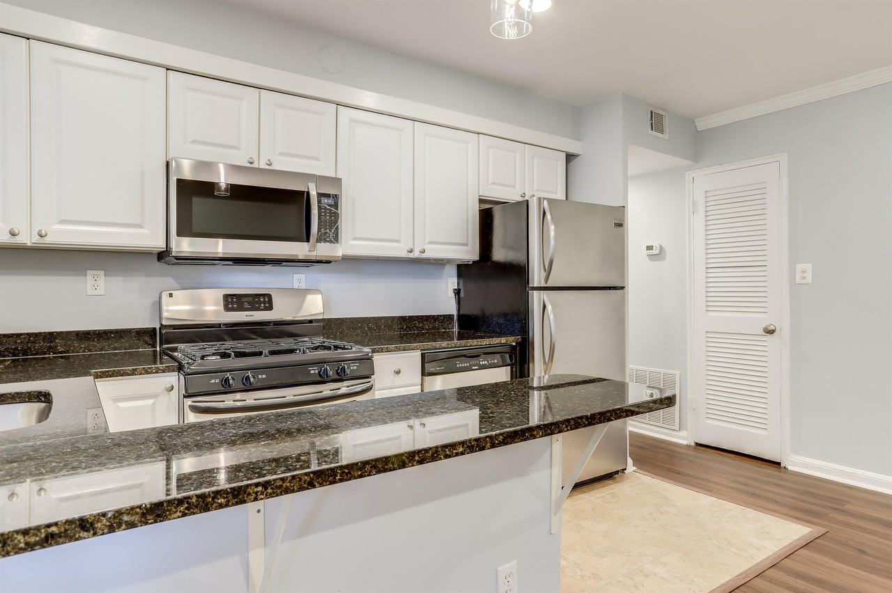 1941 N Cameron St #4 - Photo 4 of 15