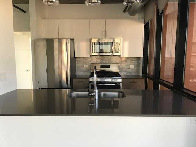 N Milwaukee Ave & W Hubbard St #702