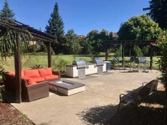 38000 Camden St - Photo 4 of 14