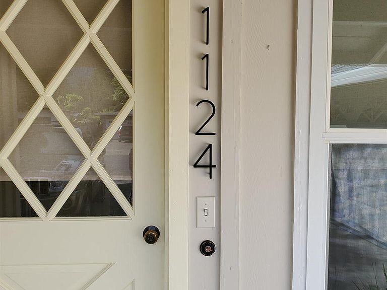 1124 Hudson Ave - Photo 3 of 14