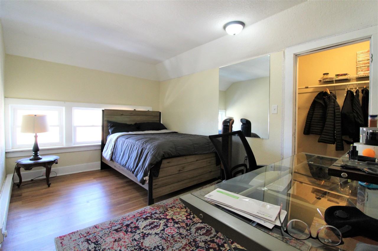 2527 E Linnwood Ave #B