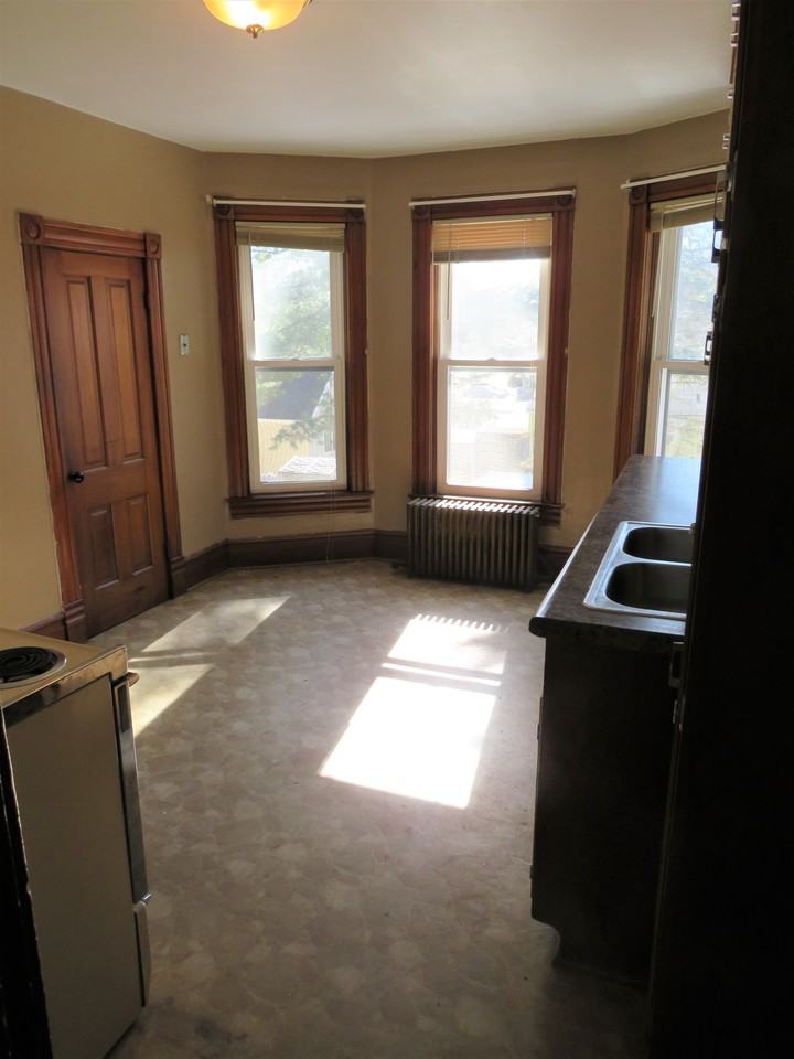 2420 14th St - Photo 2 of 11