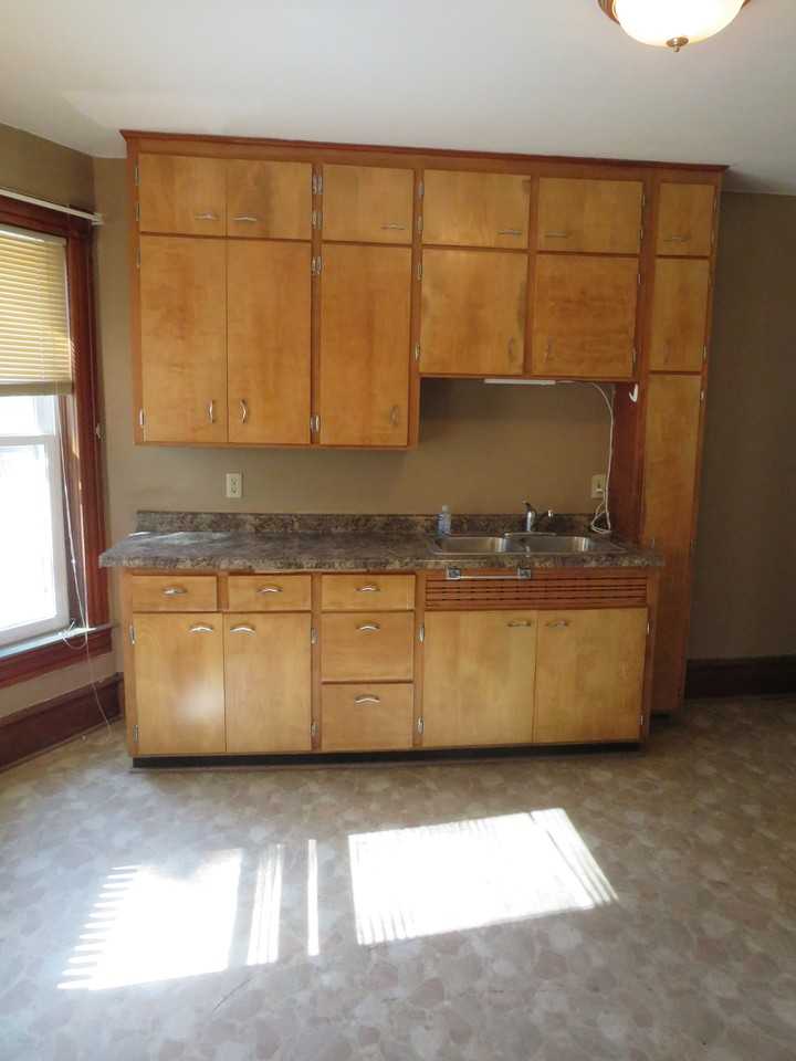 2420 14th St - Photo 3 of 11