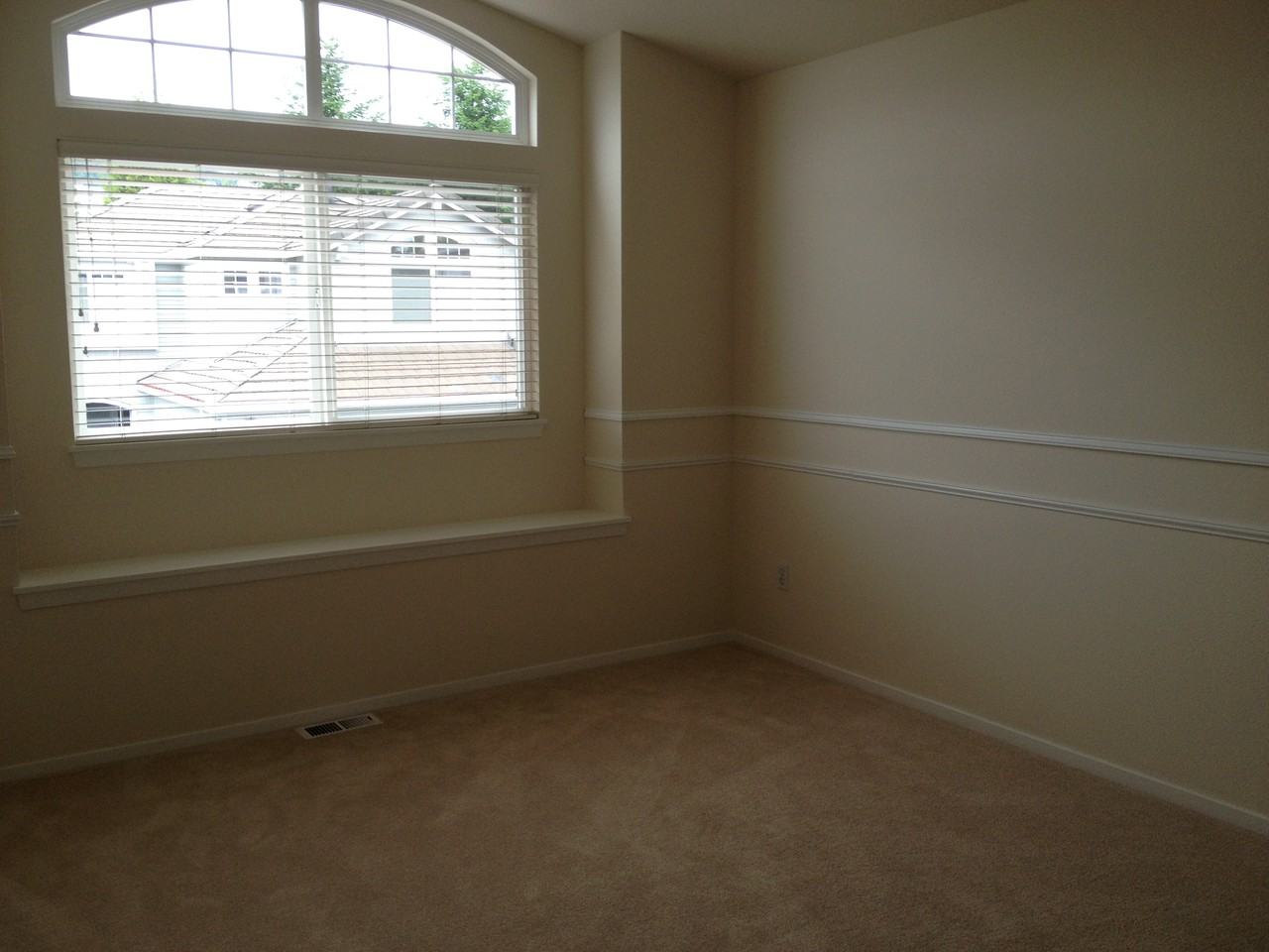 9826 Northwest Silver Ridge Loop - Photo 6 of 11