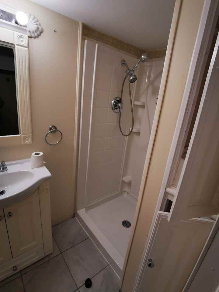 Dufferin Basement Apartment - Photo 3 of 9