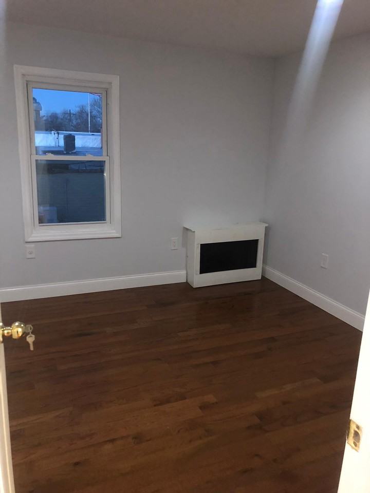 138-47 233rd Street - Photo 3 of 4