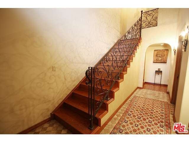 209 N Doheny Dr - Photo 2 of 15