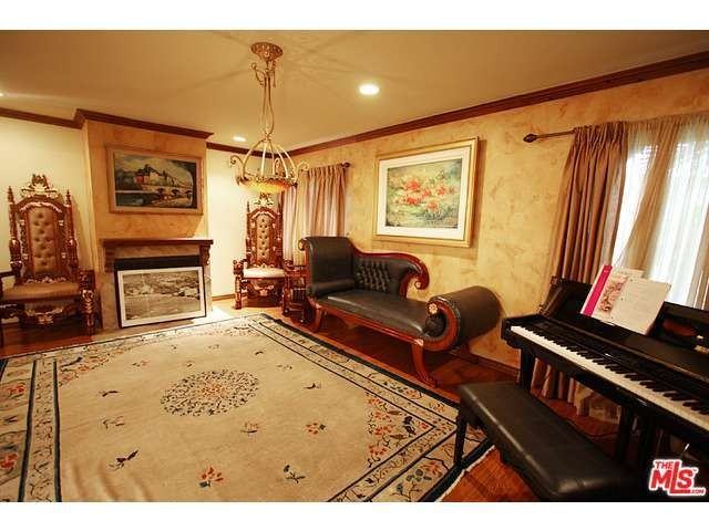 209 N Doheny Dr - Photo 3 of 15