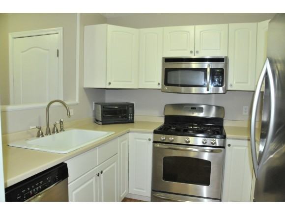 16 Suffolk Ct - Photo 3 of 21