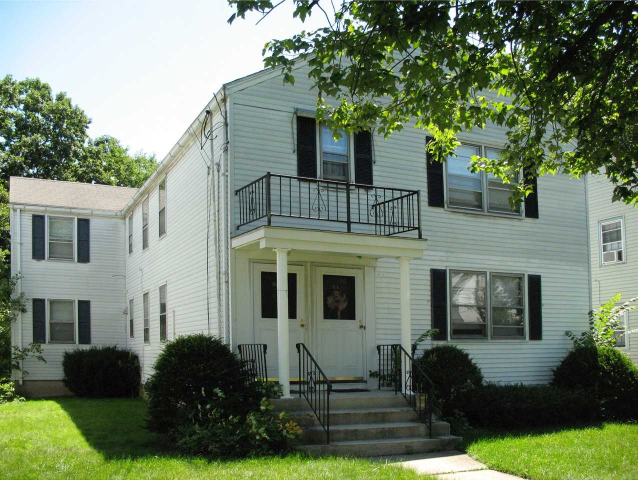West Hartford 3 BR Apartment - Photo 2 of 8